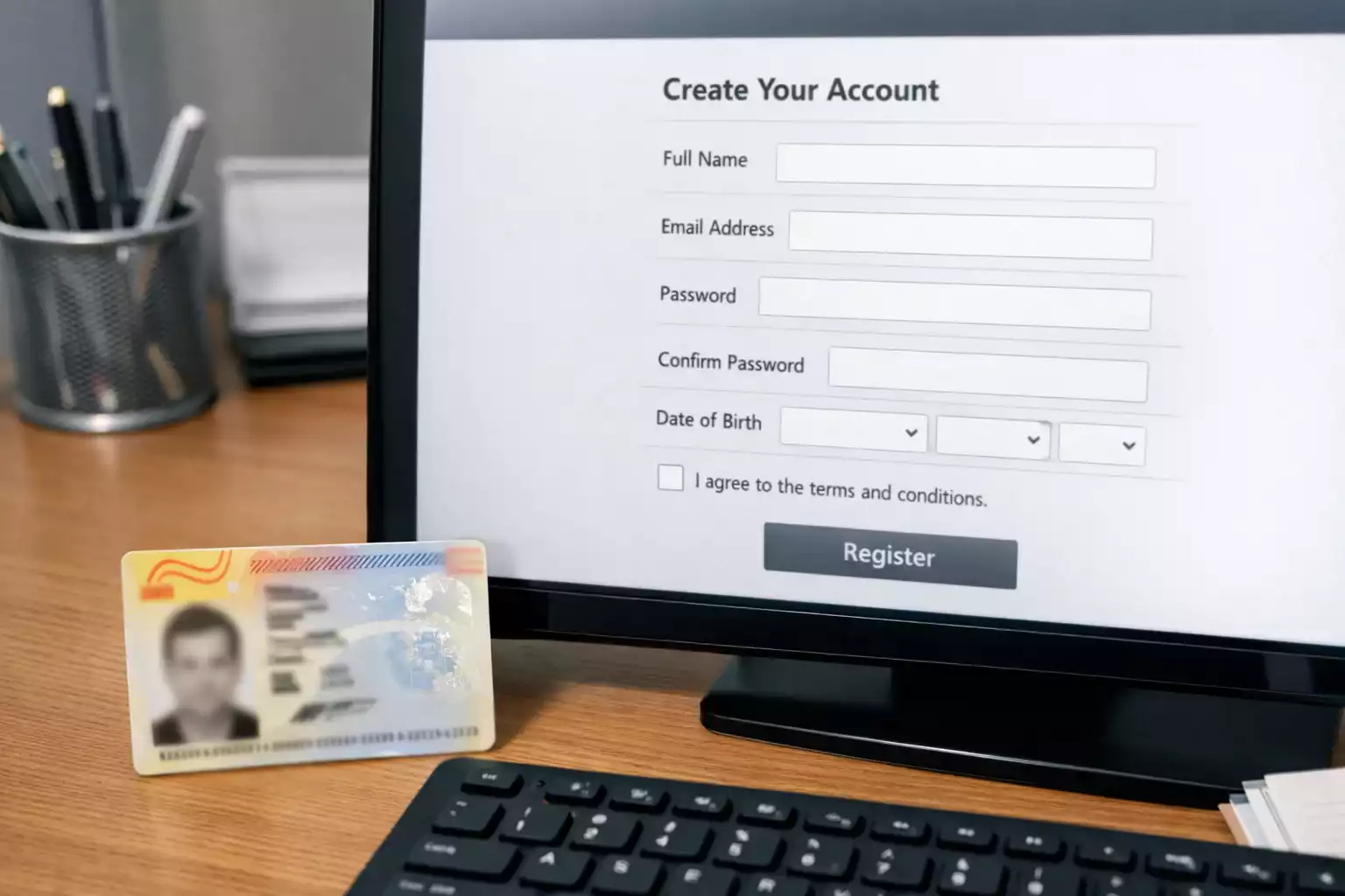 Documento de identidad junto a formulario de registro en pantalla